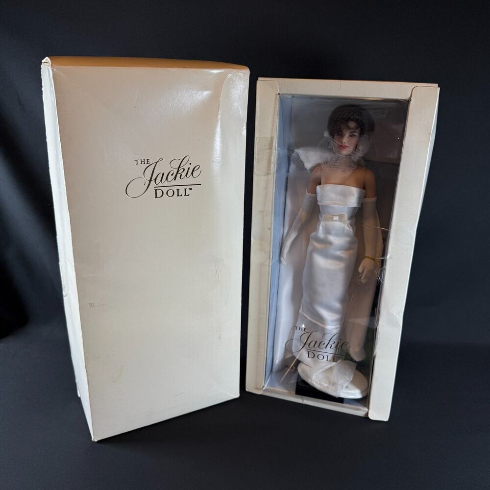 VINTAGE FRANKLIN MINT JACKIE KENNEDY DOLL 1998 White Satin GOWN